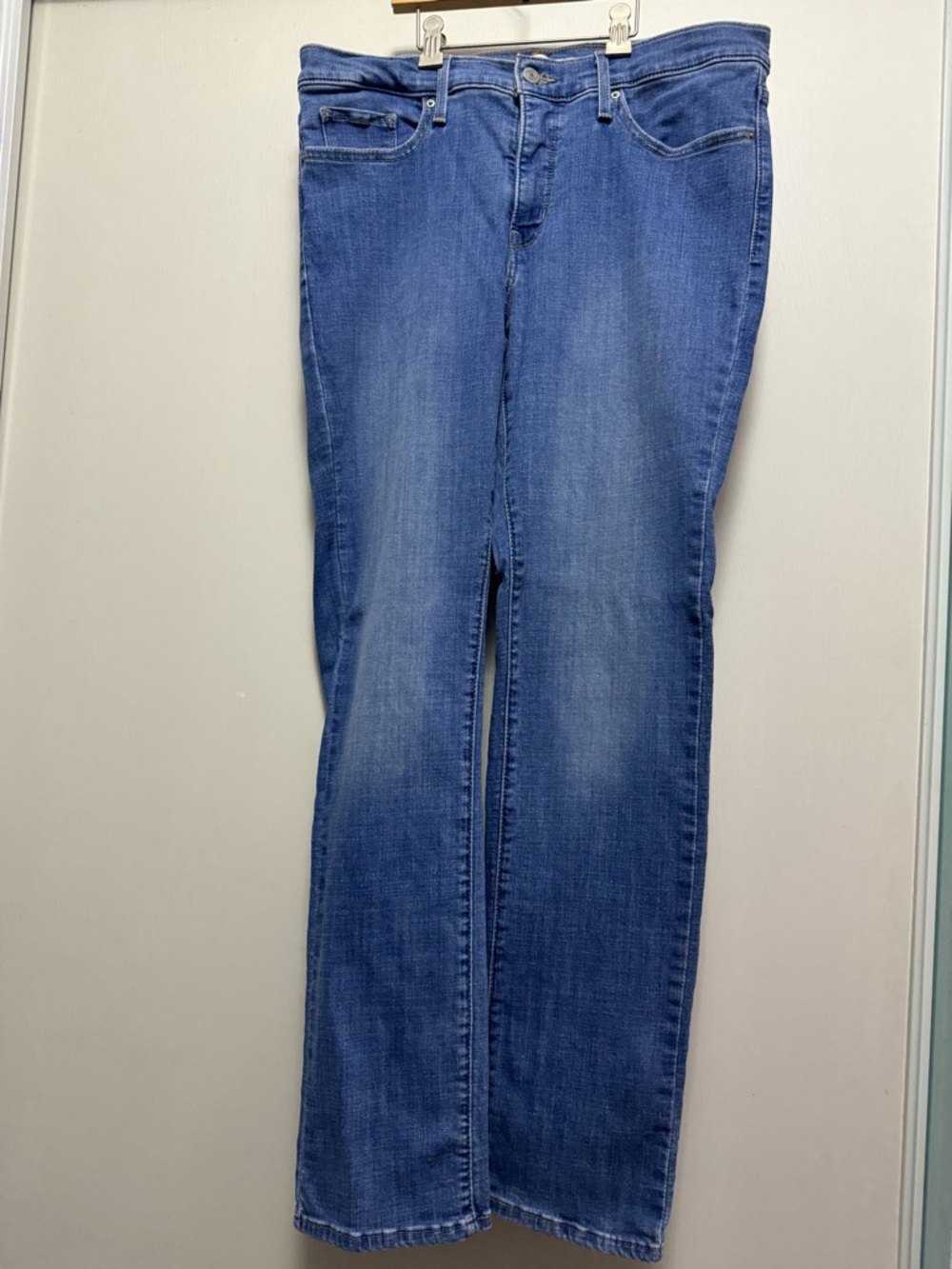 Levi’s ‘Shaping Straight’ Jeans Size 32